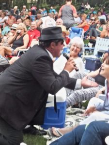 Elwood singing to woman in crowd at the show